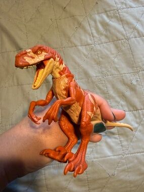 PRE-OWNED Jurassic World Dominion Ferocious Pack “Atrociraptor” Dinosaur 7"